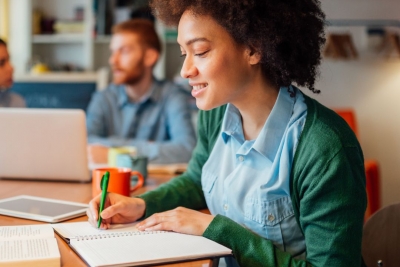 Tendência de Contratação de Jovens para Vagas de Liderança Ganha Destaque no Mercado Empresarial