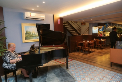 Ripe Café com piano no Happy hour