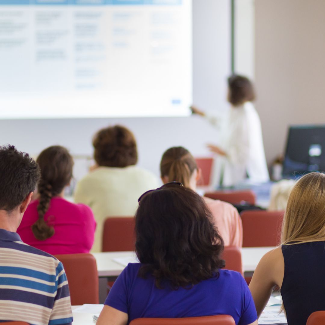 Por que o Ensino Superior Ainda é a Melhor Escolha para os Jovens Nem Nem? 