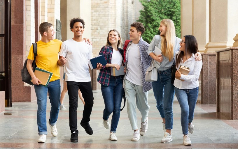 Grupo de instituições de ensino superior promove Feira Virtual com mais de 50 mil vagas de empregos 