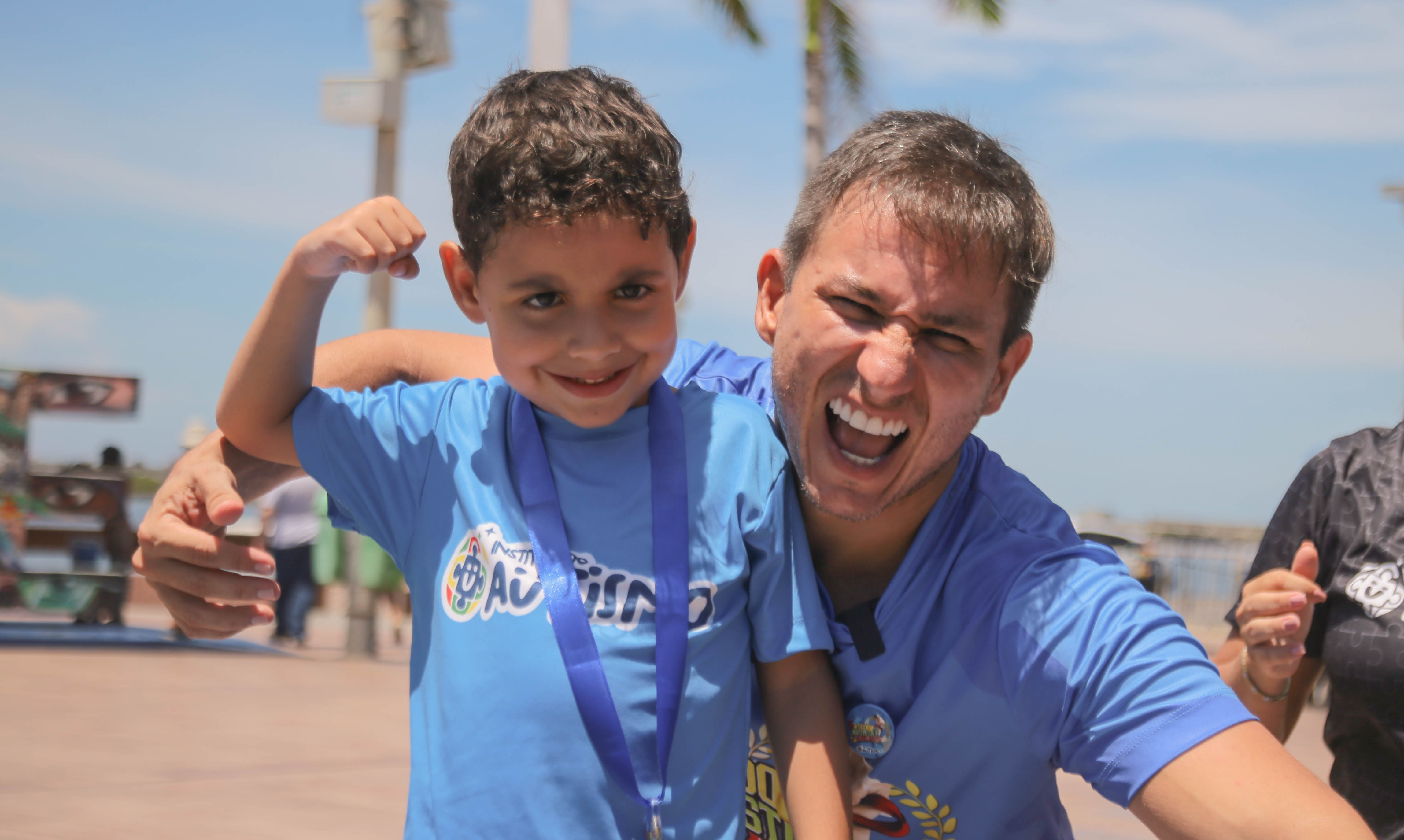 Autistas e familiares celebram o Dia Mundial de Conscientização do Autismo com ato de valorização